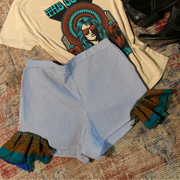 M/L Reworked Flutter Shorts - Picture 1 of 3